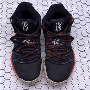 Kyrie Irvin Nike  Friend Edition sneakers size 9.5